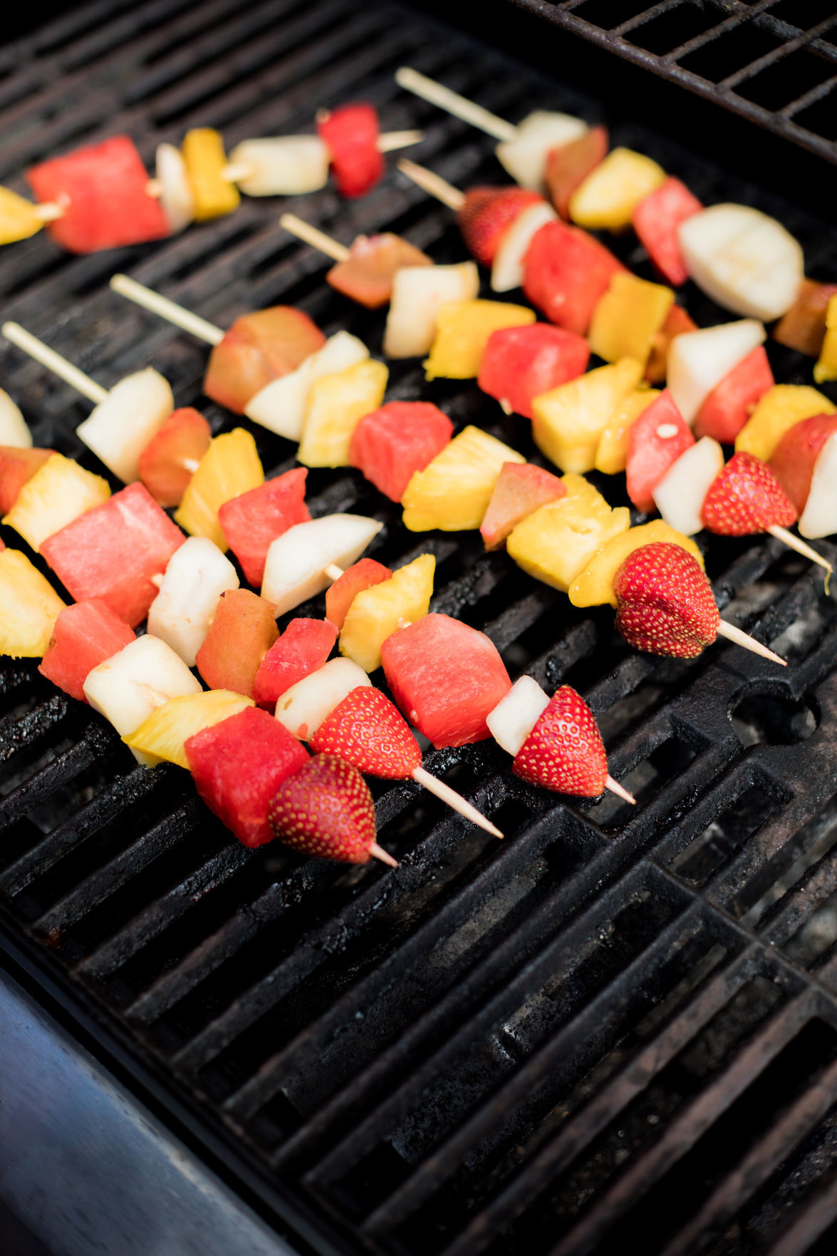 2018_MOMS_FruitKebabs_THORSON-6559.jpg